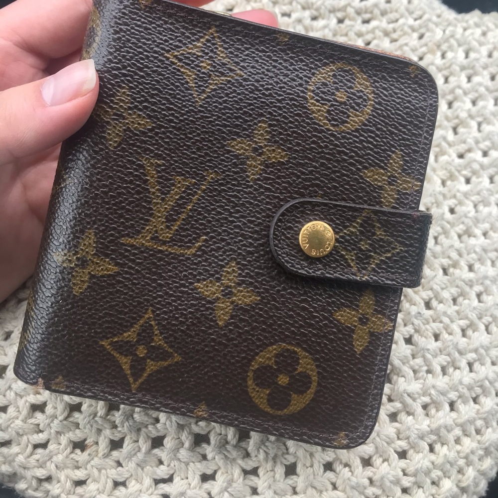 Louis Vuitton Zip Bifold Monogram wallet